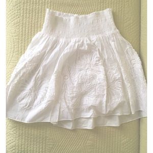 White floral-embroidered skirt